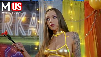 Unfaithful UK mature lady Sonia shows huge melons