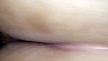 Uber-hot babe takes it deep
