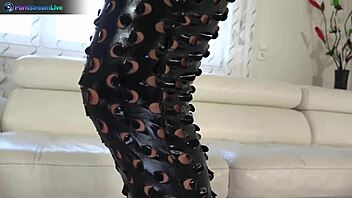 Alyssia Kent masturbates solo! 😊