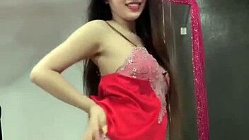 v�y ren nhảy khoe m�ng khoe ngực