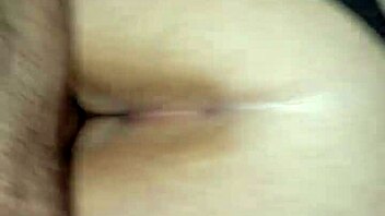 Uber-hot babe takes it deep