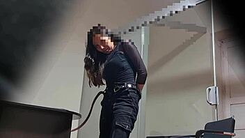 Шпионирам горещата си мексиканска учителка тайно!