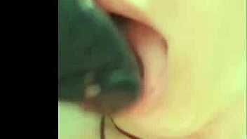 Fitness enthusiast pleasures herself with toy in shower
