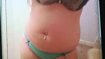 مراتي تفرج كسها في لعبة روسية خيالية