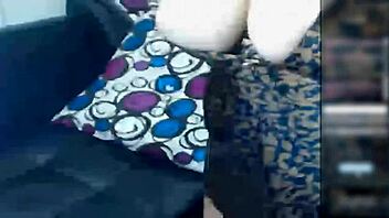 Voluptuous mature woman displays her alluring rear end on Bongacams