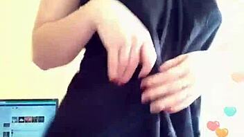 Girl masturbates on Bigo live webcam