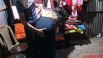 Sexy Village Bhabhi Gets Wild with Her Beautiful Body!