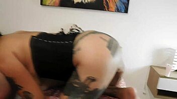 me destroza el culo y me hace tragar la leche me hago pis encima por esta pija no paro de acabar