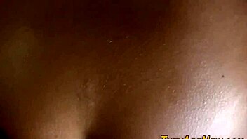 Prvýkrát tínedžerka 18+ deepthroatuje v surovom POV