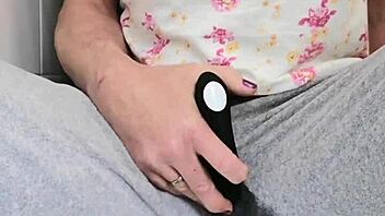 jessica fingers herself to a wet orgasm