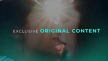 i'm obsessed with gabbie carter's steamy pillow fight with emma hix & eliza ibarra.