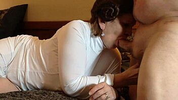 Princess Leia's mature solo scene with sensual oral exploration