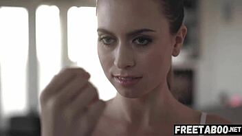 พ่อเลี้ยงใช้หุ่นยนต์ลูกเลี้ยงใหม่ของเขาเพื่อการมีเพศเถื่อนๆ