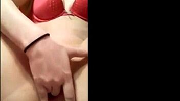 Teen masturbates on webcam free amateur porn close up 😊