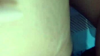 Sperme qui coule de sa chatte en histoire chaude