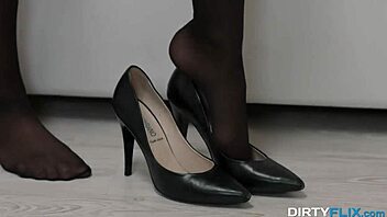 European Super Model Is A Part Time Sual And Erotic Scene And Dude Cums All Over Her Pussy And Asshole