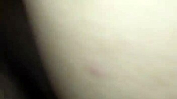 Hey, can you believe how this young Novinha squirts in her tight skirt?