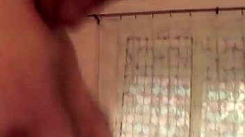 Hey, nonton remaja 18+ ini memek basahnya dijilat dan digenjot dari belakang!