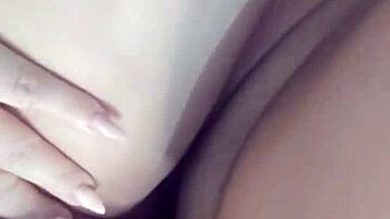 Historie om sæd der drypper ud af hendes fitte