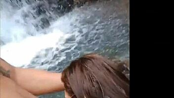 Paty e jhony na cachoeira