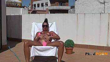 Latina Kim vruće bljeska u kraju pa jebe nasumičnog novajliju javno