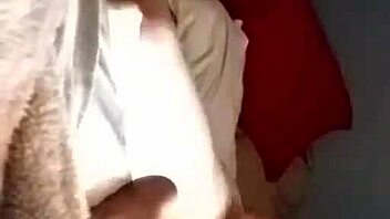 Kita ngentot gila-gilaan di kamar tidur