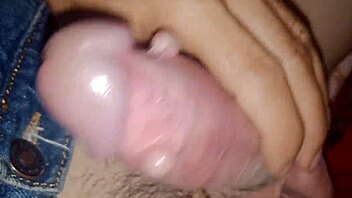 trai xinh thủ dâm ra nhiều nước 😏