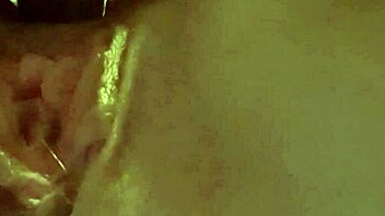 amateur lady gets licked and fingered close up