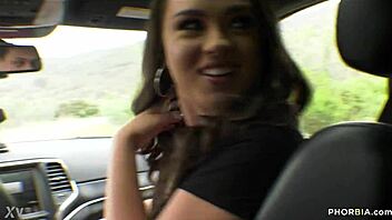 Nicole Sage peituda mama pauzão monstro com o namorado