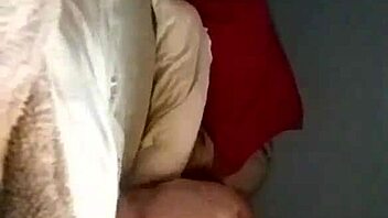 Kita ngentot gila-gilaan di kamar tidur