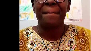Ebony amateur MILF shares her thoughts on common mistakes men make in bed