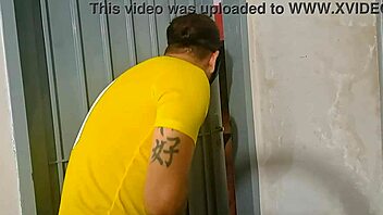 J'ai baisé la jeune belle-mère chaude 18+ de mon père ?