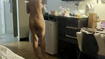 他在户外又偷窥我了？