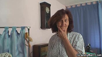 Elderly woman gets doggy style drilling on the floor