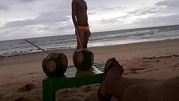 Roludo and Amador's wild gay adventure on the beach