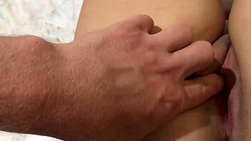 ชายหนุ่ม อยากกินหีนั้น เย็ดแรงๆ แล้วเสร็จแบบบ้า!