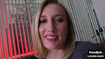 POV MILF sega forte il ragazzo dopo gioco con vibratore a due