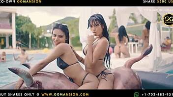 friends masturbate me with big ass outside the bmw 😈