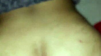 Latina twerks nicely