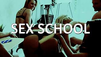 कर्वी लातीना मिया वैलेंटाइन कहती है, मुझे हार्ड राइड करो!