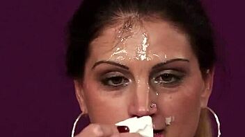 फ्लर्टी बेब जिज लोड निगलती है फेशियल ब्लास्ट के बाद