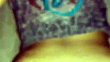 Latina twerks nicely