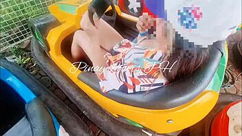 Amateur couple's daring public sex in an amusement park