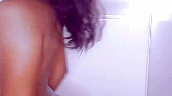 Is Samary Dancing Naked For You?