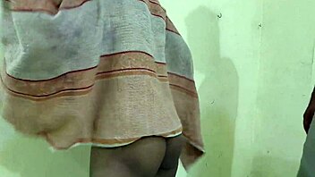 bhabhi came out after bathing, then the sex began immediately.