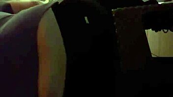 Gizli Kamera Masörün Sarışını Oturumda Sömürmesini Yakalıyor