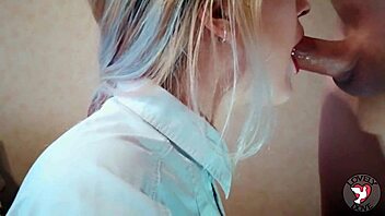 Милая Голубка глубоко глотает большой член мокро!