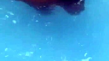 Jebe Se Sama U Bazen 😍