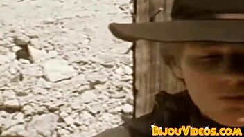 Orgie Cowboy Gay dengan Hisapan Kote Liar