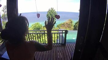 i travel and fuck that sexy big ass hard